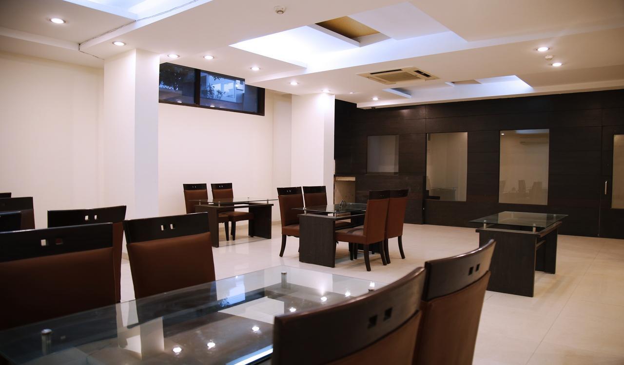 Fabhotel Oasis Dlf Phase 3 구르가온 외부 사진