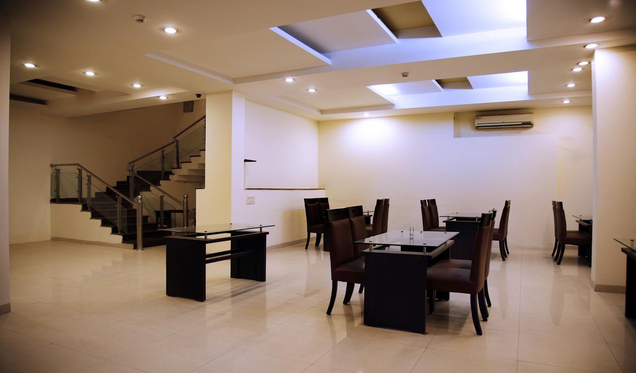 Fabhotel Oasis Dlf Phase 3 구르가온 외부 사진